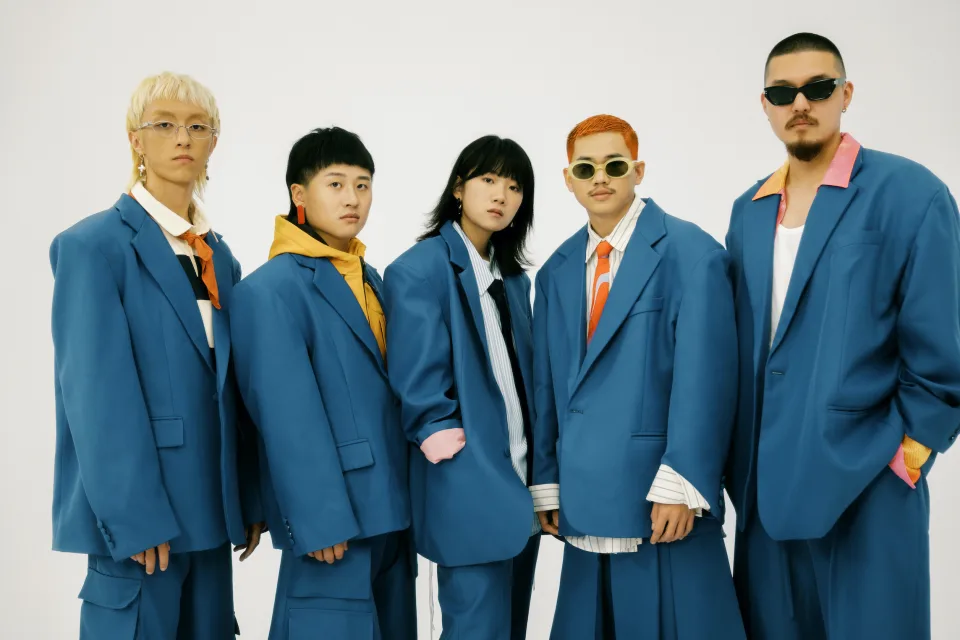 溫蒂漫步 新專輯《Midnight Blue》：「成人世界像似午夜藍，游移於藍黑之間的不言而喻的浪漫。」