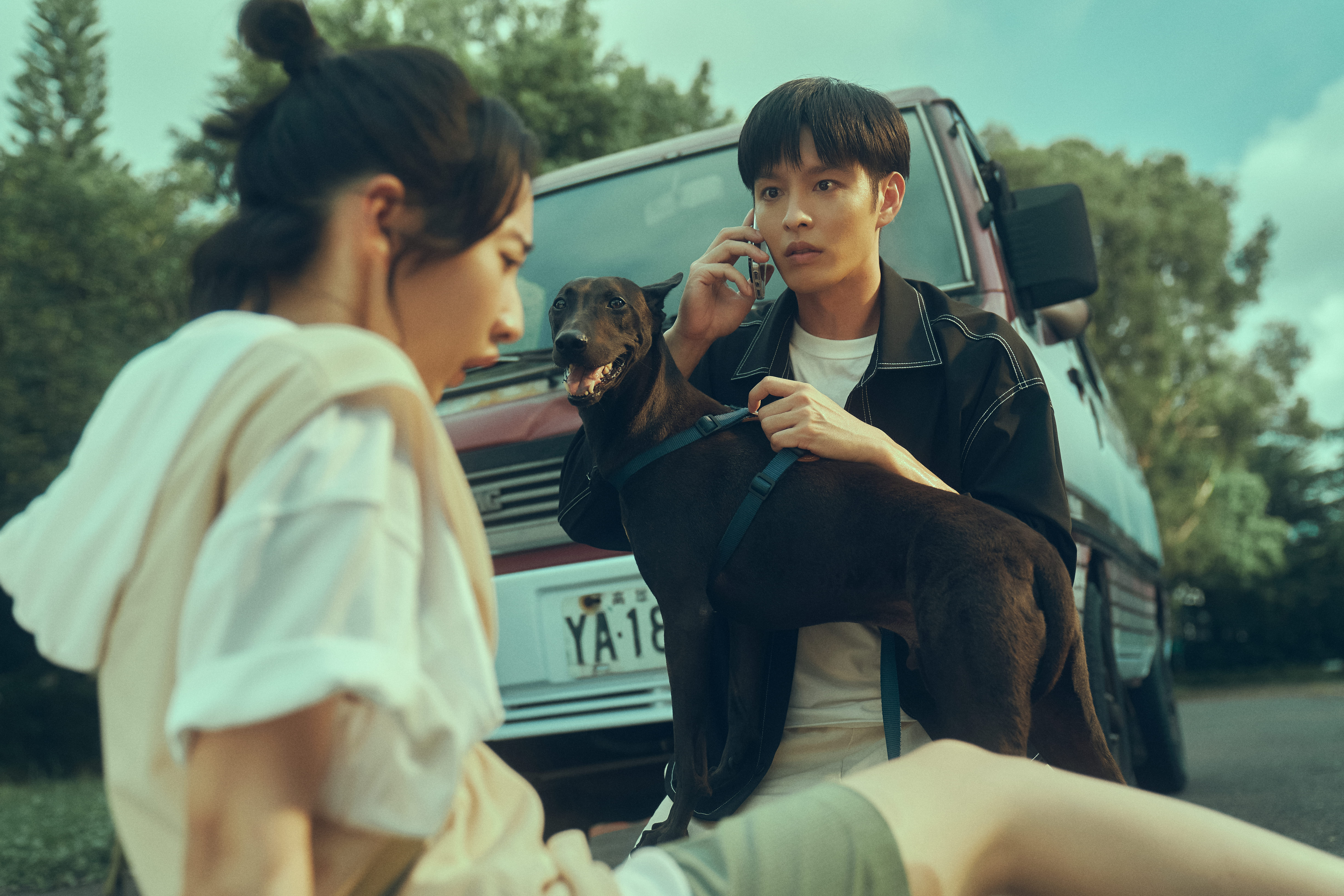 最吸睛配角現場直擊！《夏日的檸檬草》花絮曝曹佑寧、婁峻碩「愛的結晶」？| 李沐以角色名翻唱主題曲〈不小心〉釋用心手繪MV　送觀眾滿滿「表白的勇氣！」