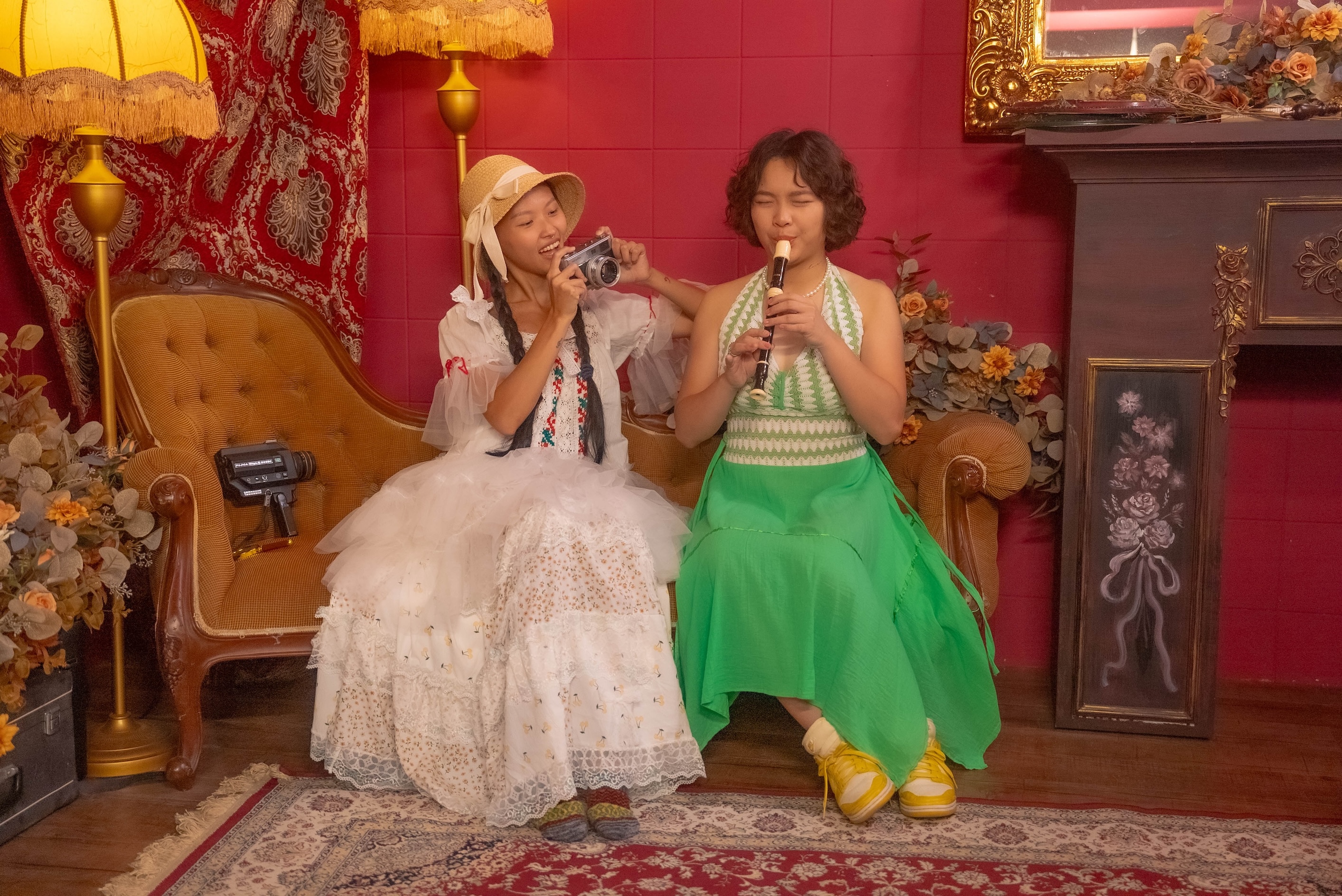 金音新人、創作才女LÜCY新專輯邀JOYCE 就以斯合作 最新單曲〈貝比〉短影音俏皮互動萌翻樂迷 暱稱兩人為「JÜCY」組合