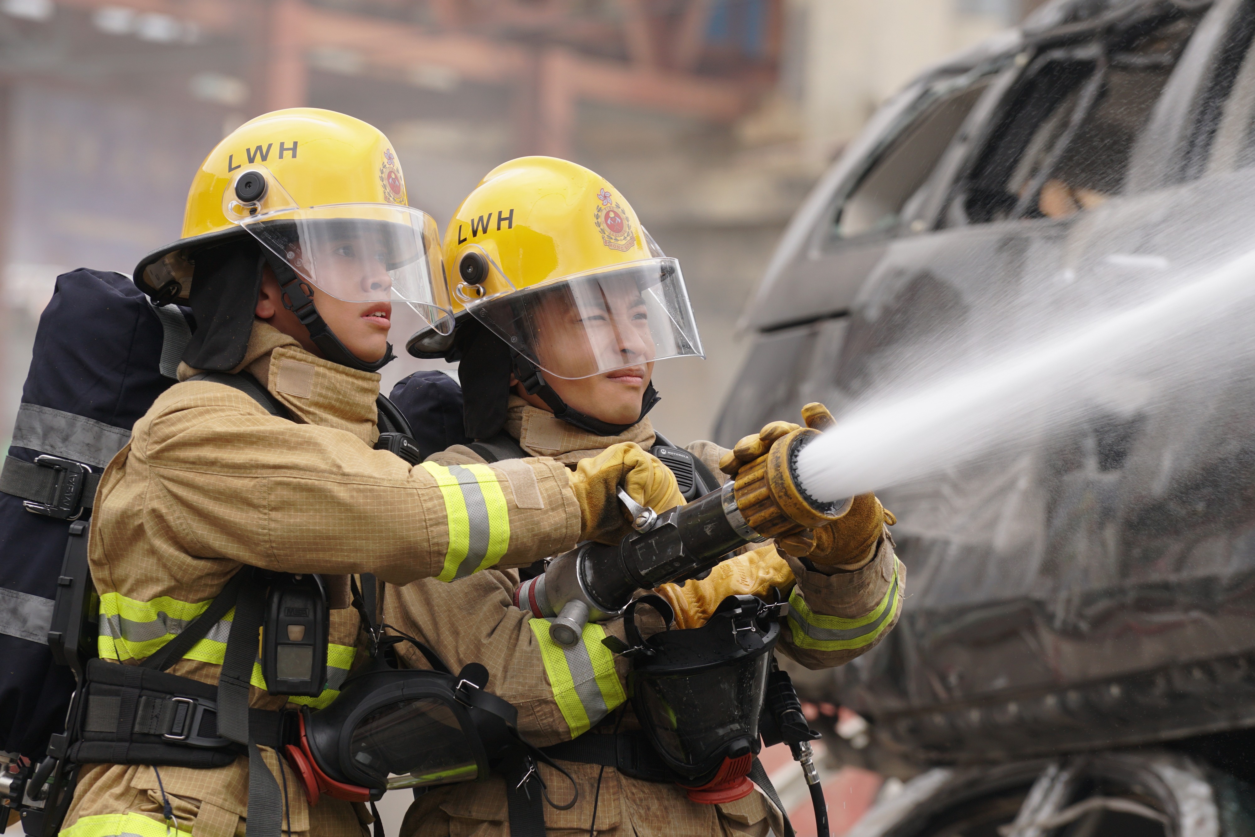 天價打造的災難大片《焚城》11月8日上映 金馬影帝謝君豪率眾小鮮肉扮演消防猛男 魏浚笙 何啟華挑戰高空繩索 廖子妤高空嚇到噴淚
