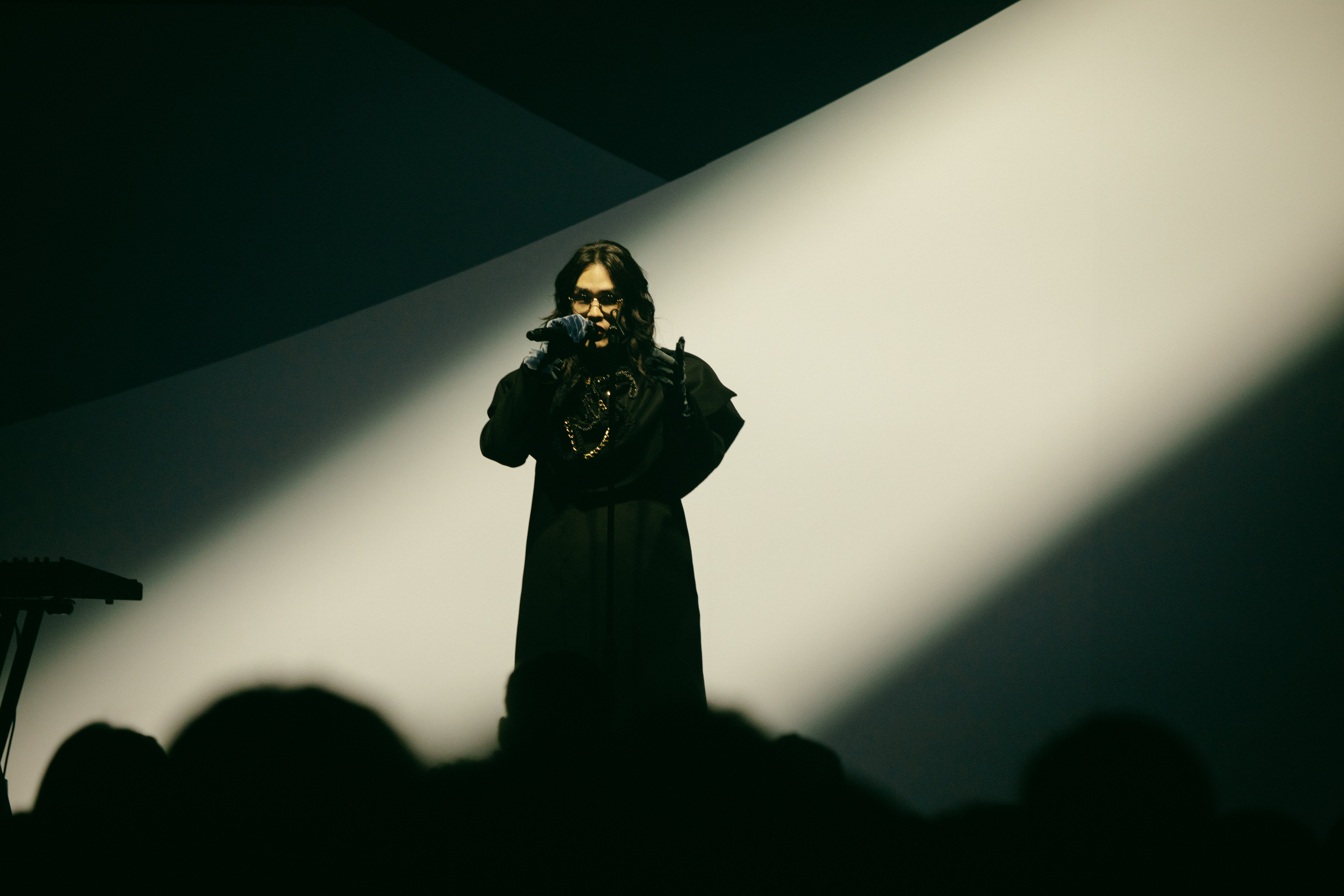 鶴 The Crane 演唱會首唱四首全新單曲 預告2025發行新專輯 |邀日本人氣樂團ALI、落日飛車黃浩庭同台共演新歌〈NEON〉