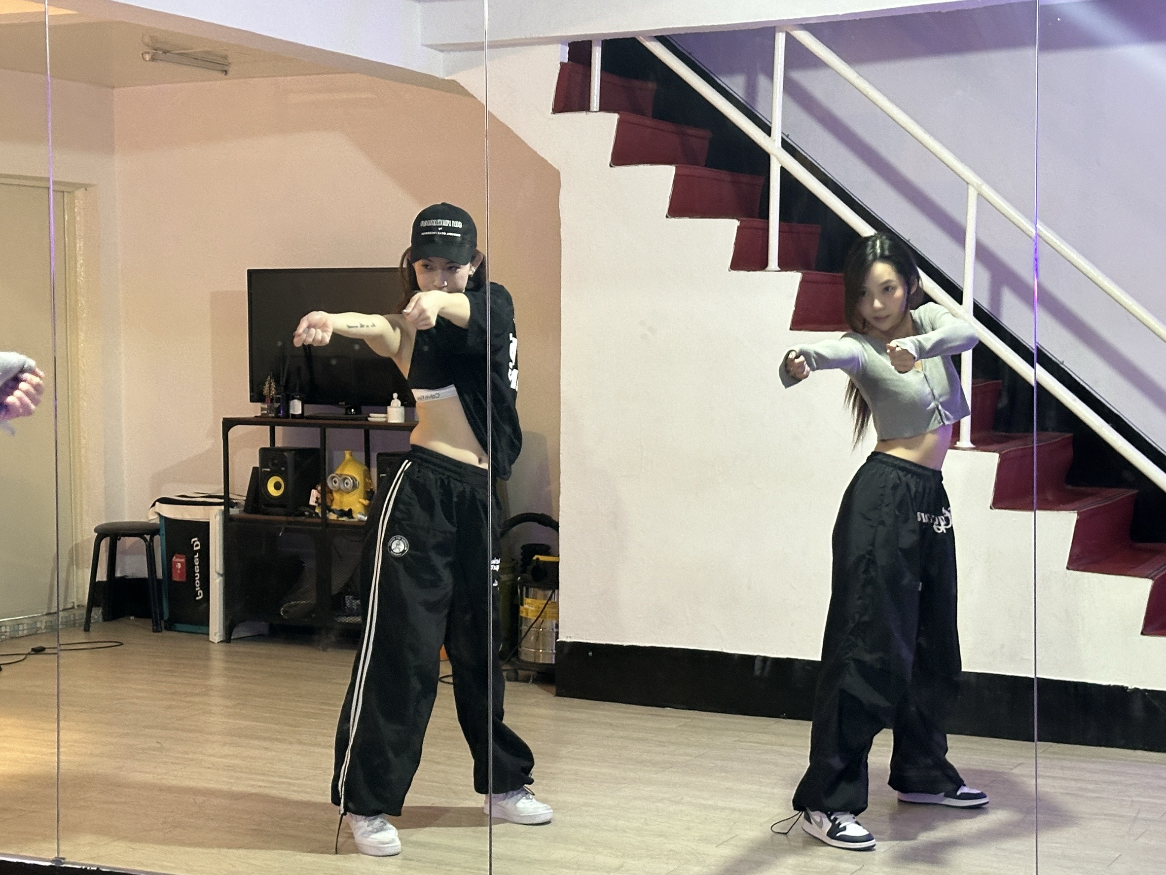 曾薀帆Demi從選秀女團到個人歌手：G.O.F、訓練與作品轉型