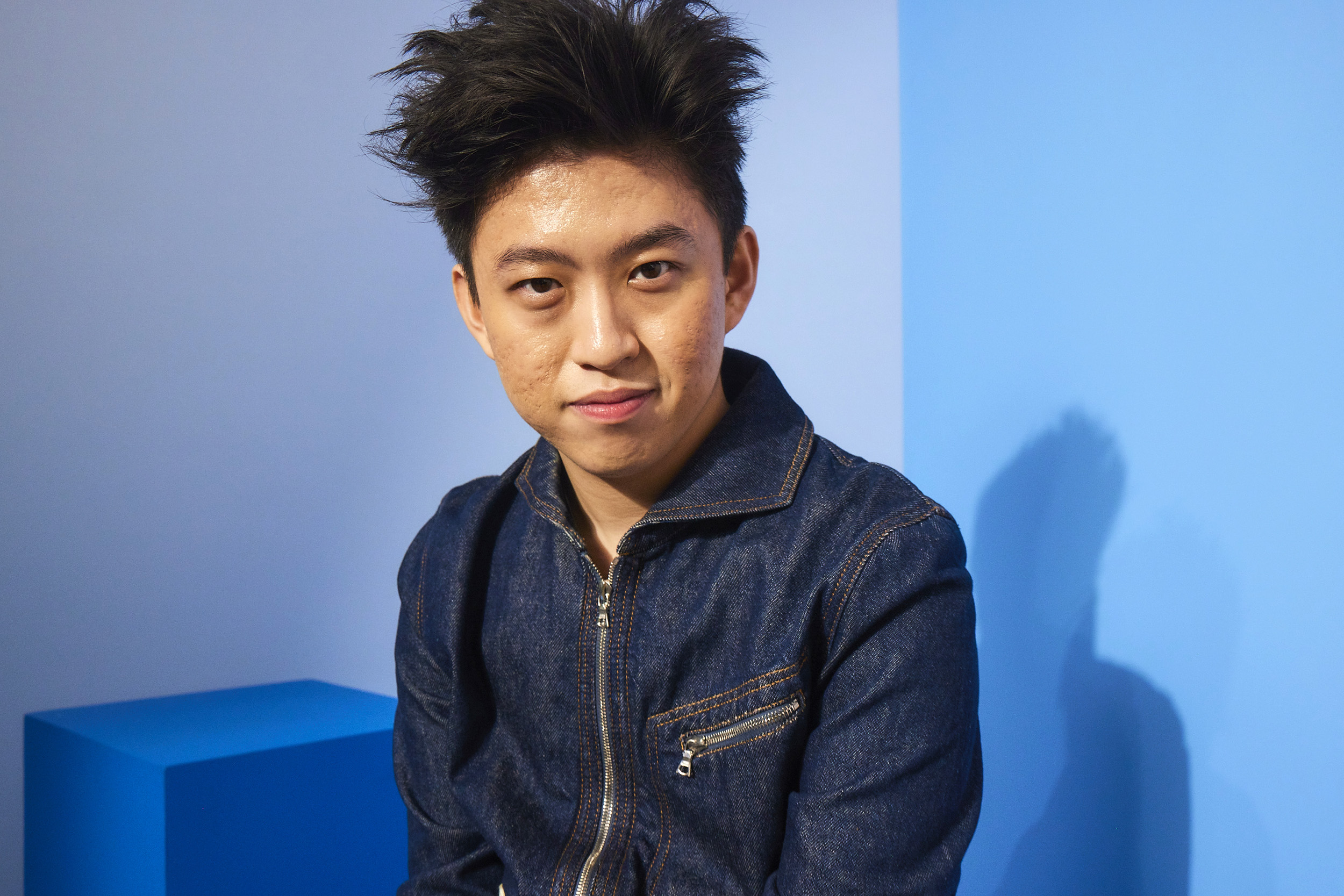 Rich Brian《WHERE IS MY HEAD?》：在距離與動態之間聽見自白