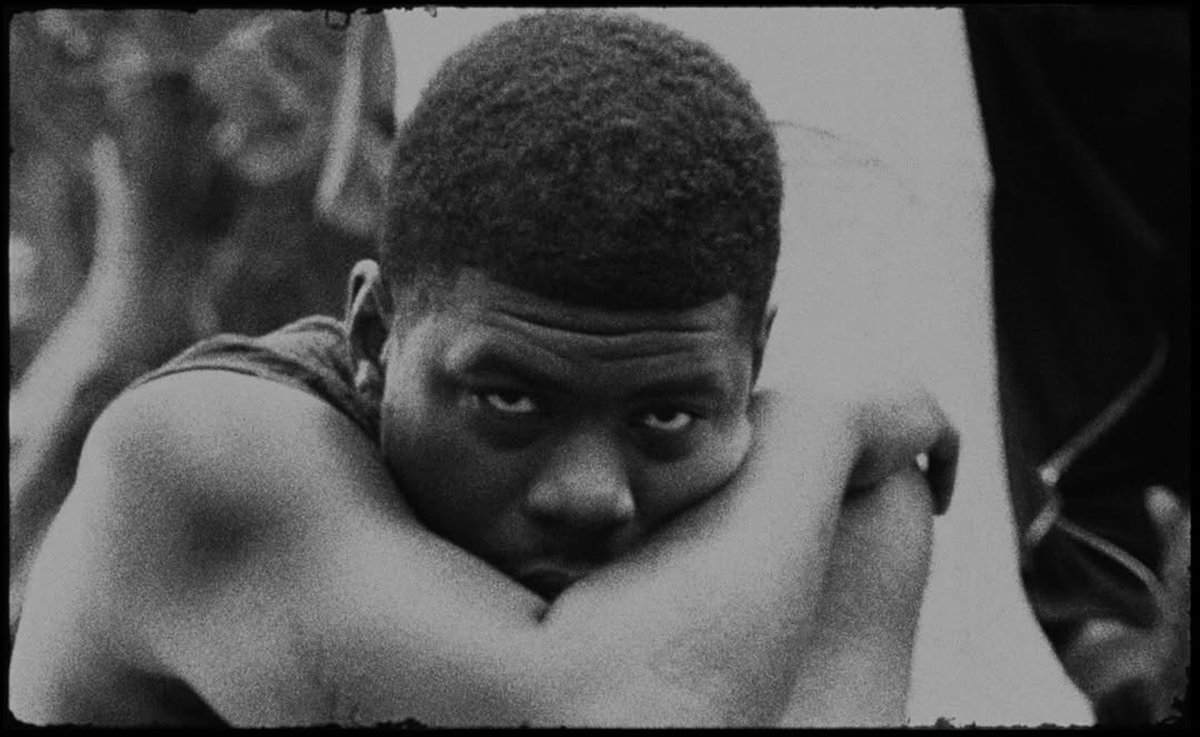 〈A Murder of Crows 群體越吵，個體越要學會在灰頻裡維持秩序｜Mick Jenkins × EMIL 的「灰頻控制術」：把勝負交給留白，把真相交給中頻