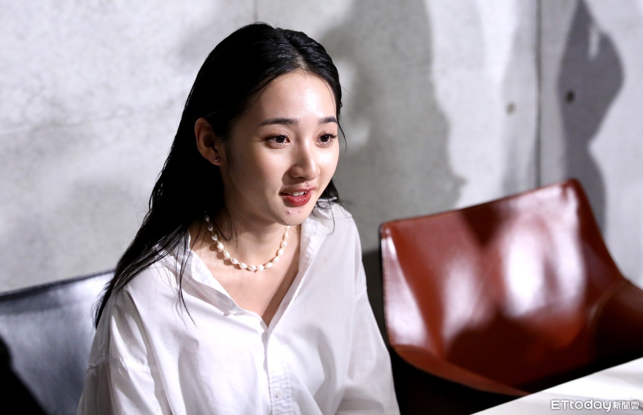 李沐 Moon Lee：從倫敦藝大到雙金鐘得主，揭開「怪物新人」的表演圖鑑