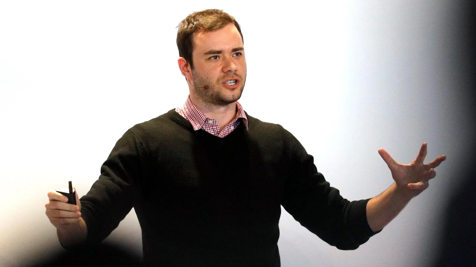 Andrej Karpathy 的 2025 大模型年度回顧：它不是動物是「幽靈」