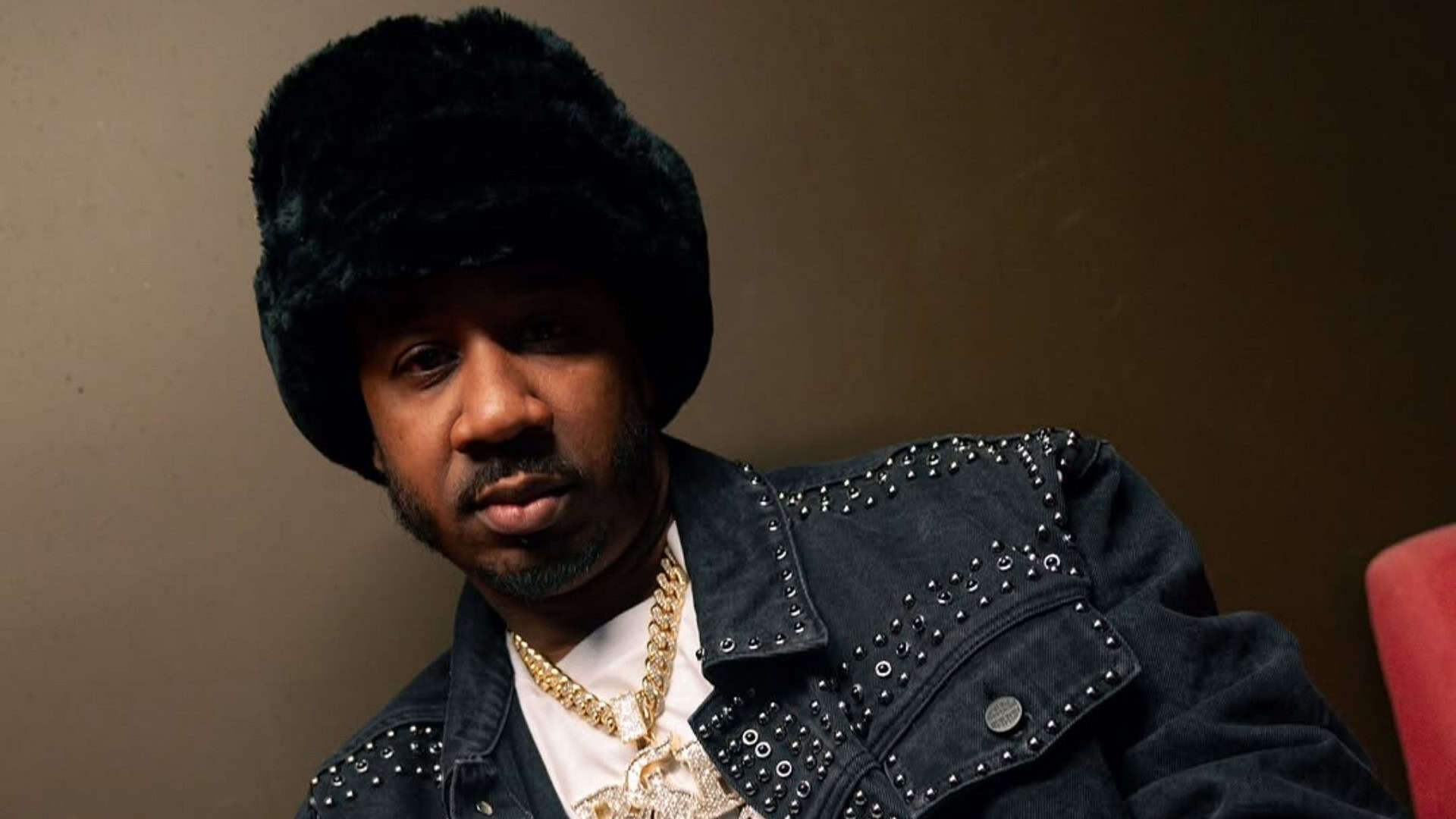 Benny The Butcher 在紐約水牛城吃著 7-11的蛋沙拉三明治