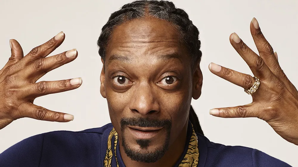 Snoop Dogg 史努比狗狗：從幫派饒舌到奧運吉祥物，西岸嘻哈教父的 30 年進化論