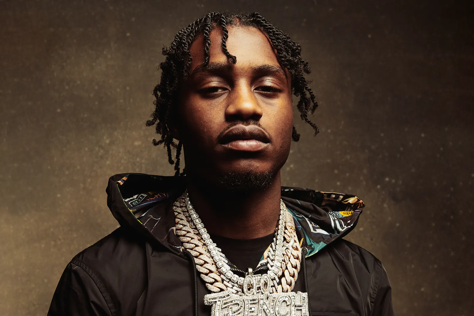 Lil Tjay：從身中七槍到排行榜冠軍，布朗克斯旋律饒舌王子的浴火重生錄