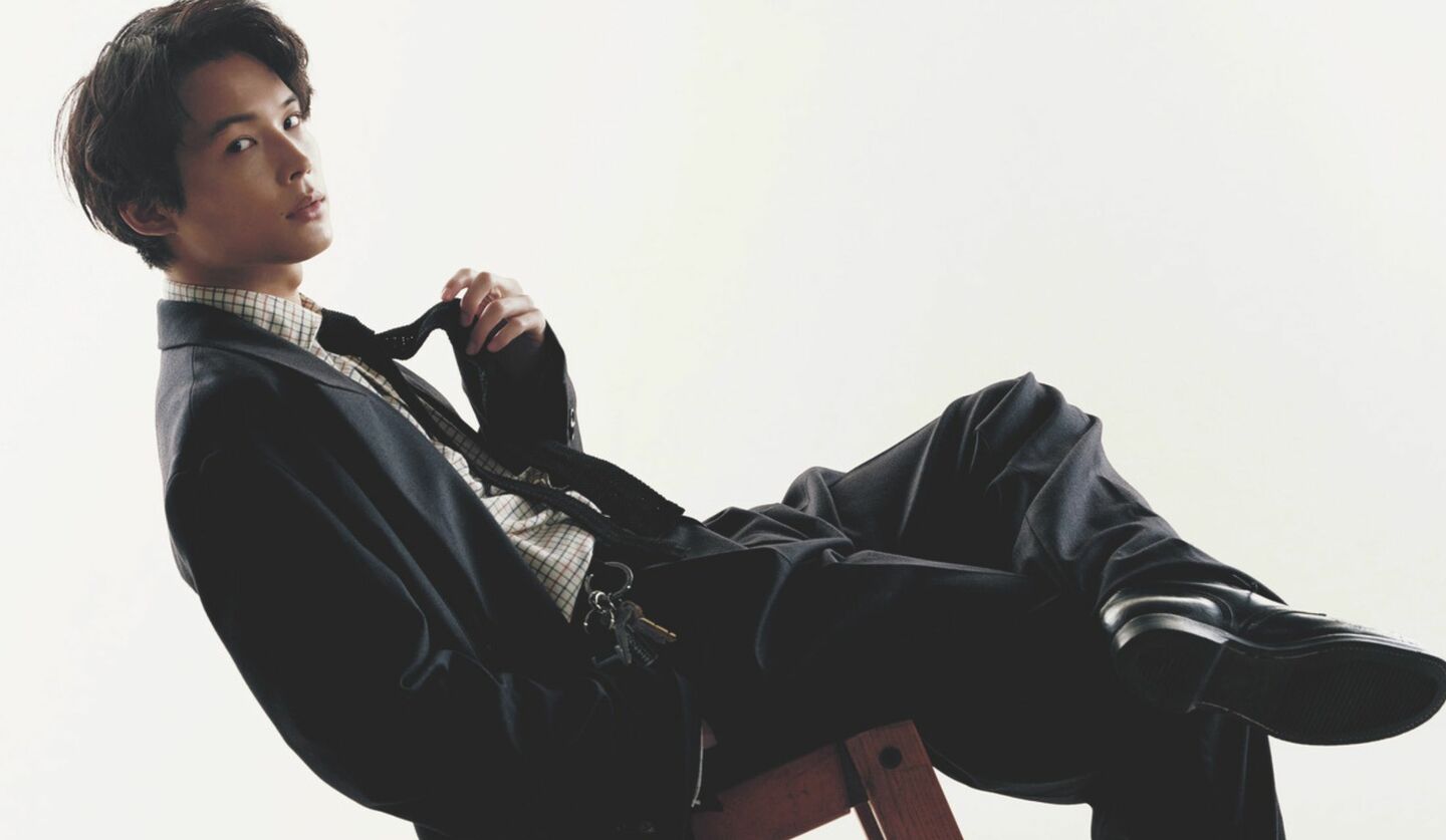 史無前例三冠王！松村北斗 30 歲登頂「國寶級帥哥」殿堂，從偶像到實力派的十年磨一劍