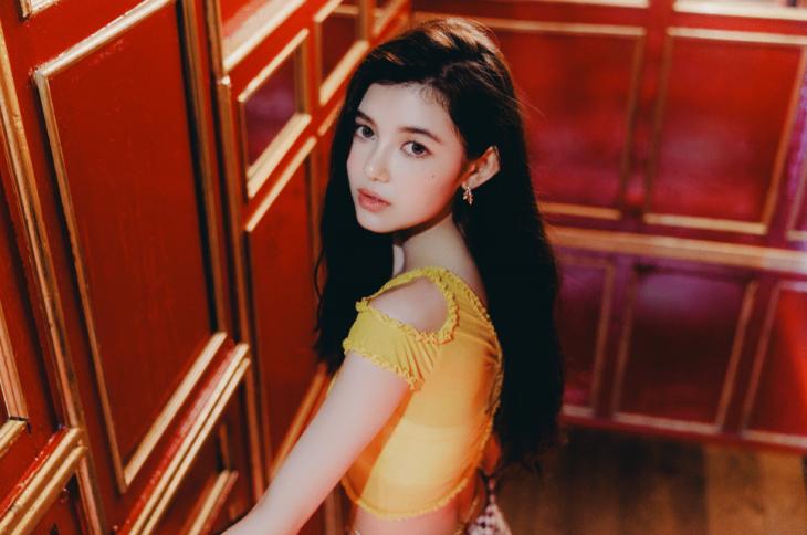 Danielle 正式解除與 ADOR 合約，成為 NewJeans 唯一離隊成員｜牟智慧 為何成為 NewJeans 唯一離隊者？