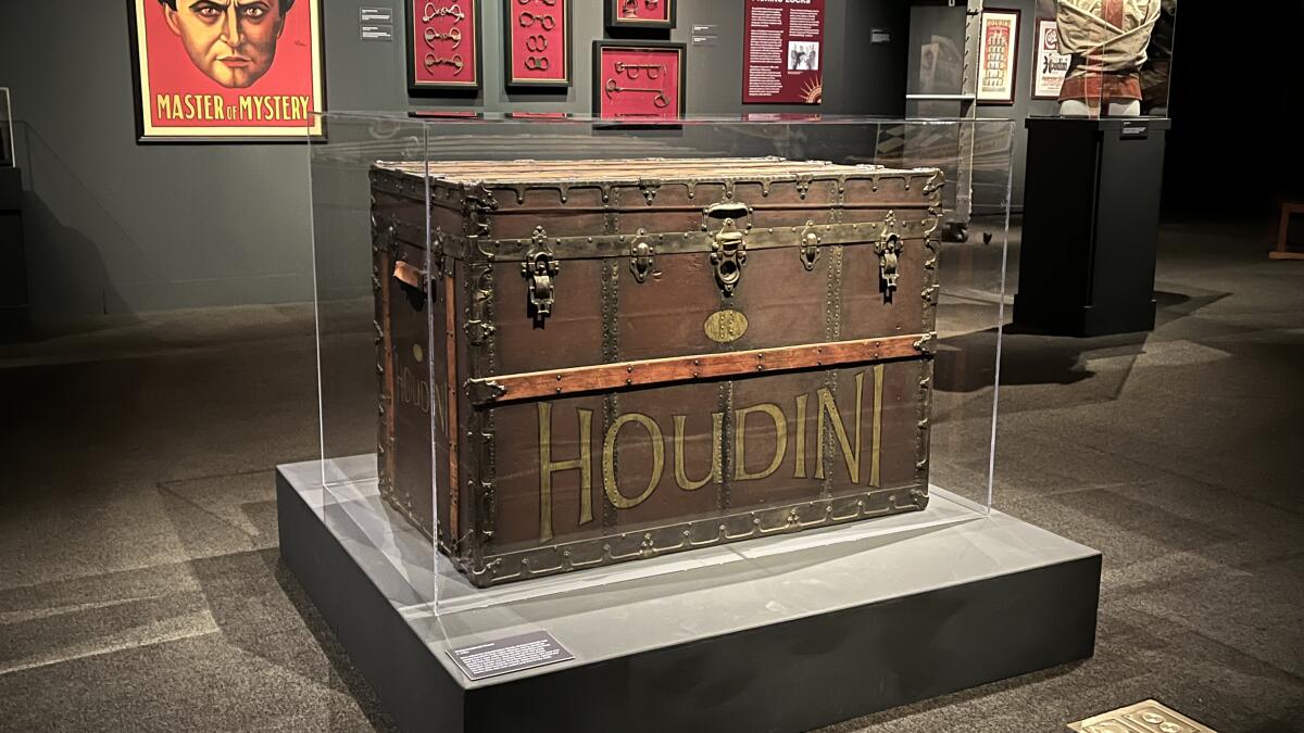 連 Houdini 都怕的鎖！LV 行李箱如何從 Asnières 工坊征服世界