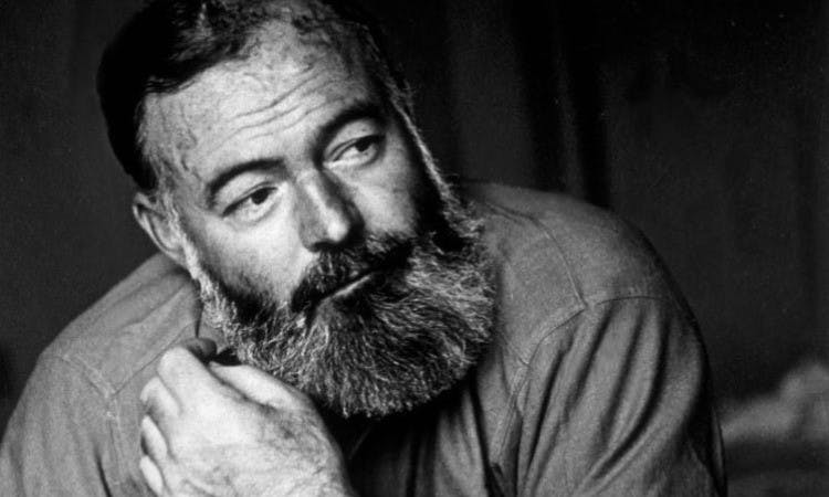 誰說《老人與海》是勵志書？海明威教你如何用文字殺人