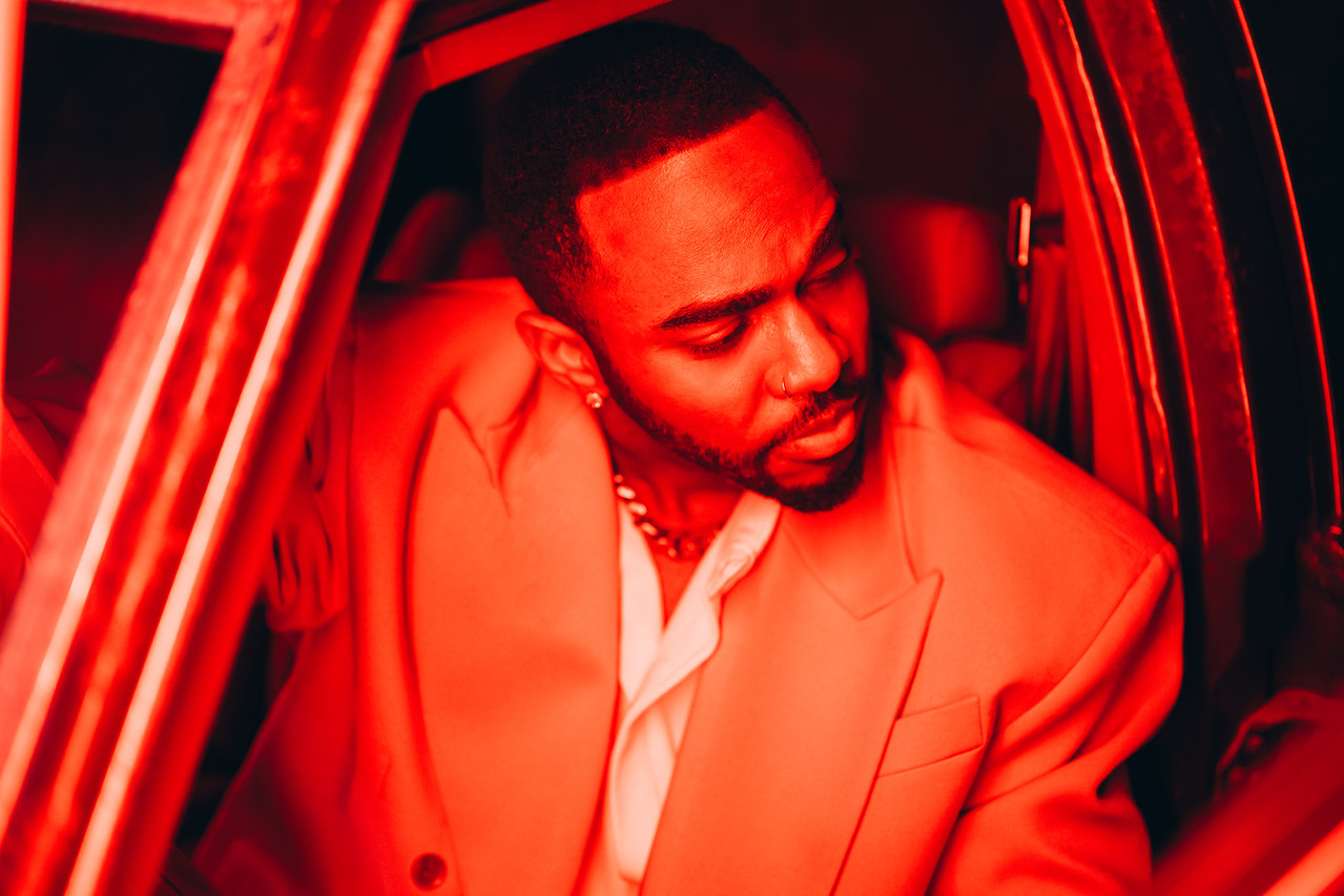 韋喆 2026 重磅回歸：〈Burn Me Down〉燒穿那些你不敢承認的愛