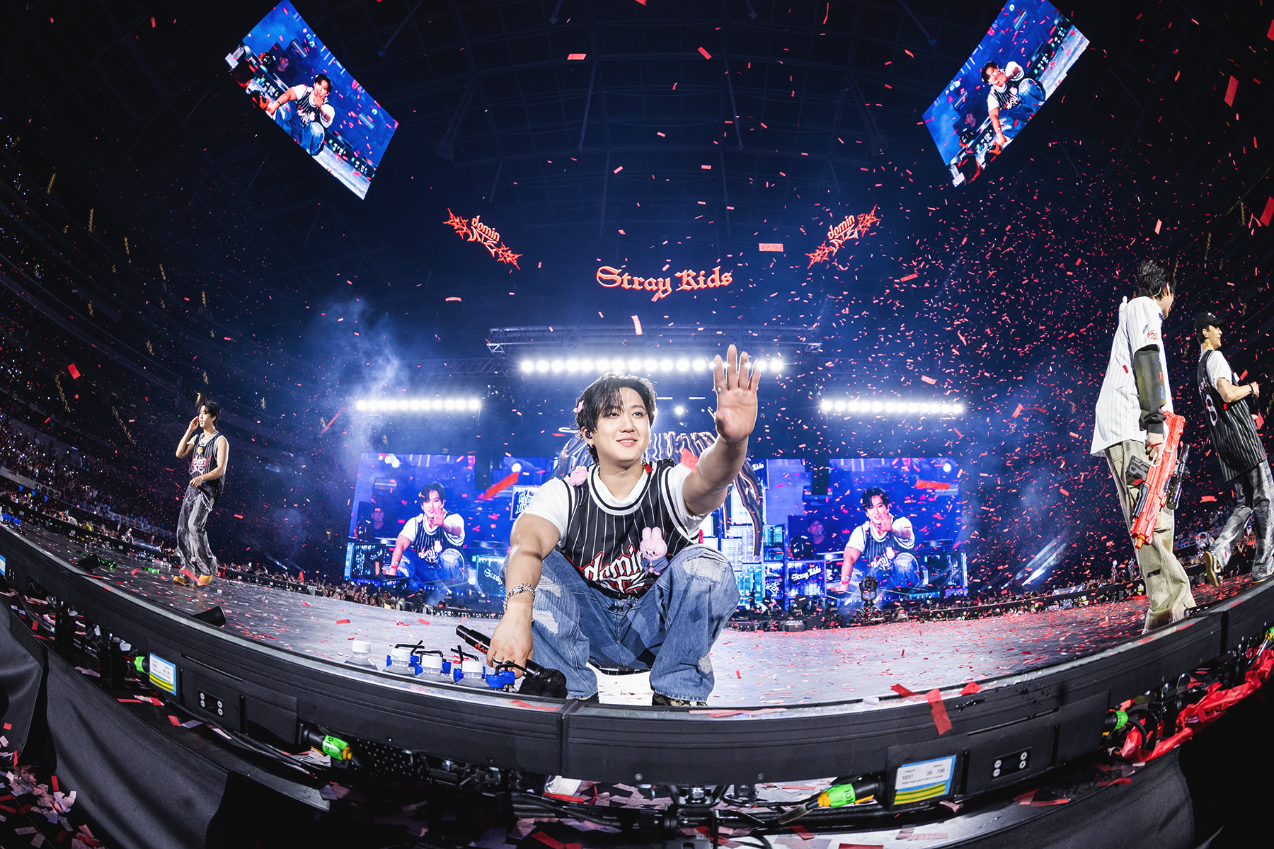 STAY 必看！Stray Kids 演唱會電影朝聖清單：從信義區打卡到影廳狂歡