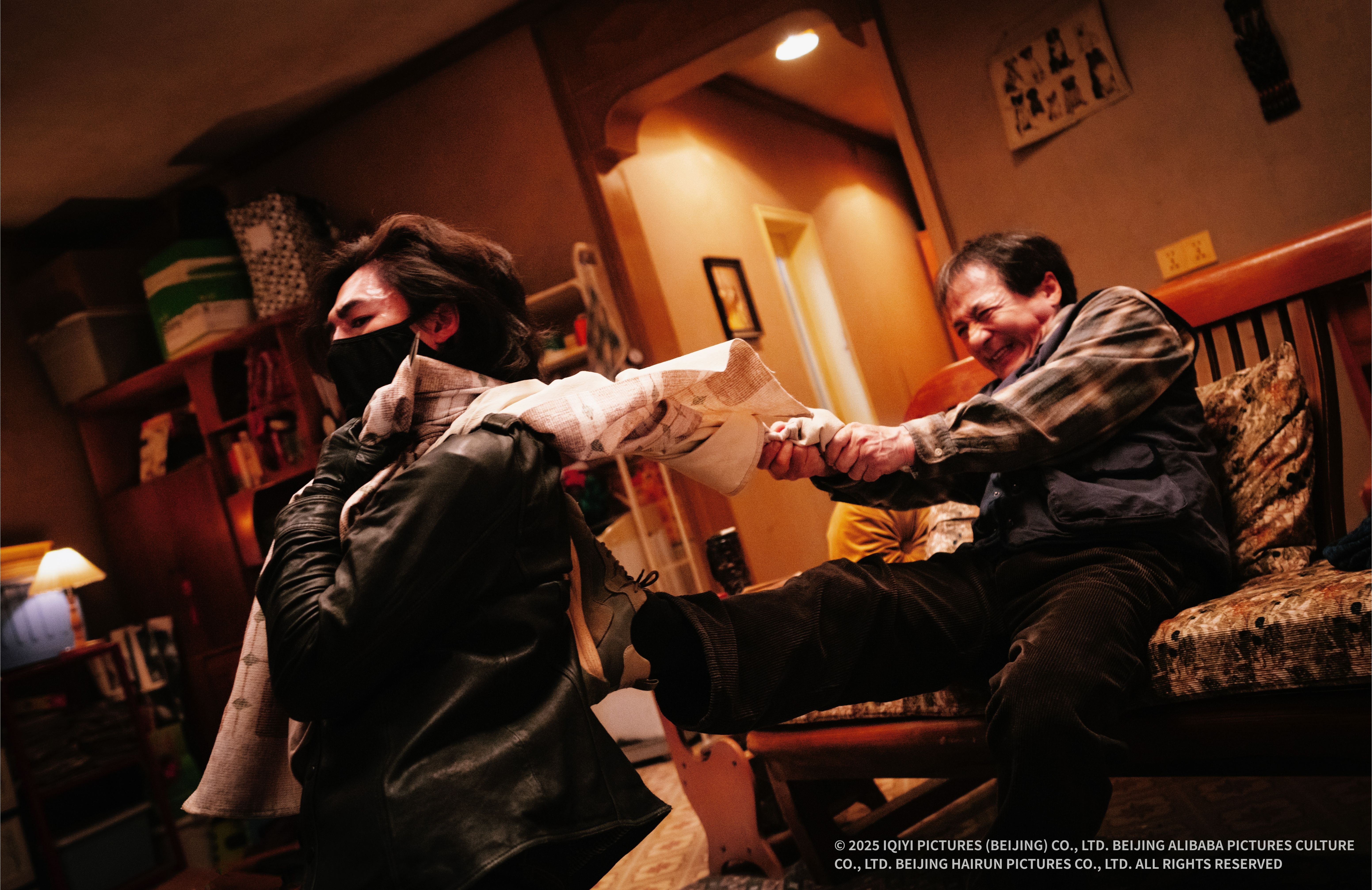 拋棄CG肉身獻祭！《捕風追影》成龍梁家輝搏命，3/27必看神作