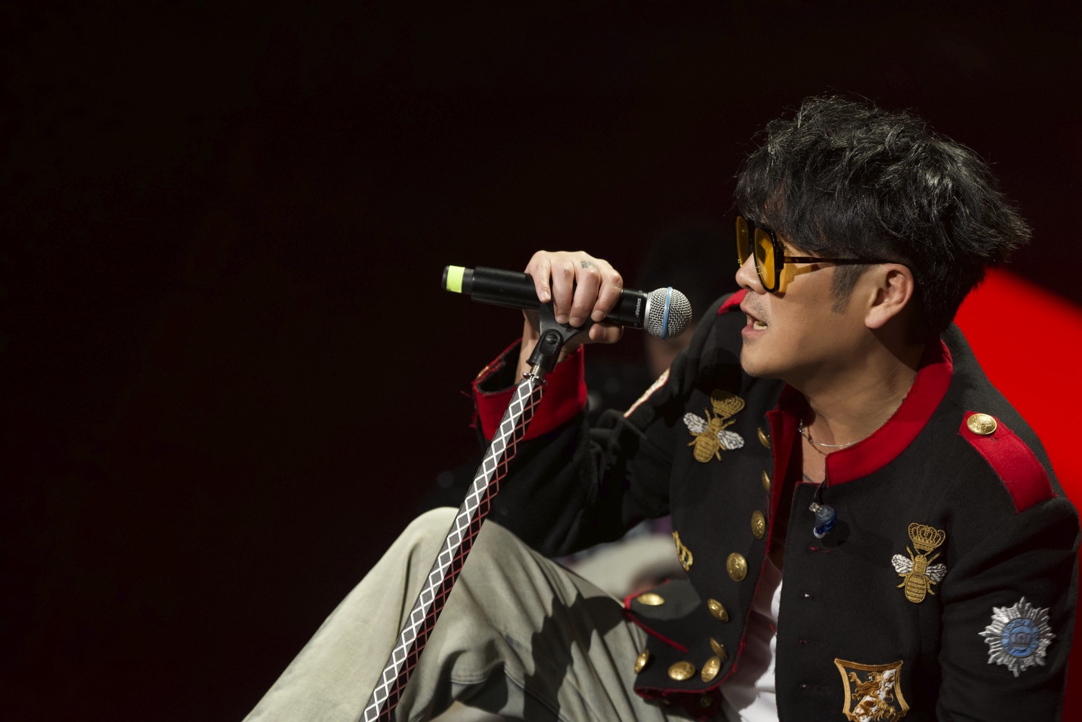 消失 12 年的情緒大爆發！曹格巡演首站失控潰堤，萬人合唱〈背叛〉哭到斷腸