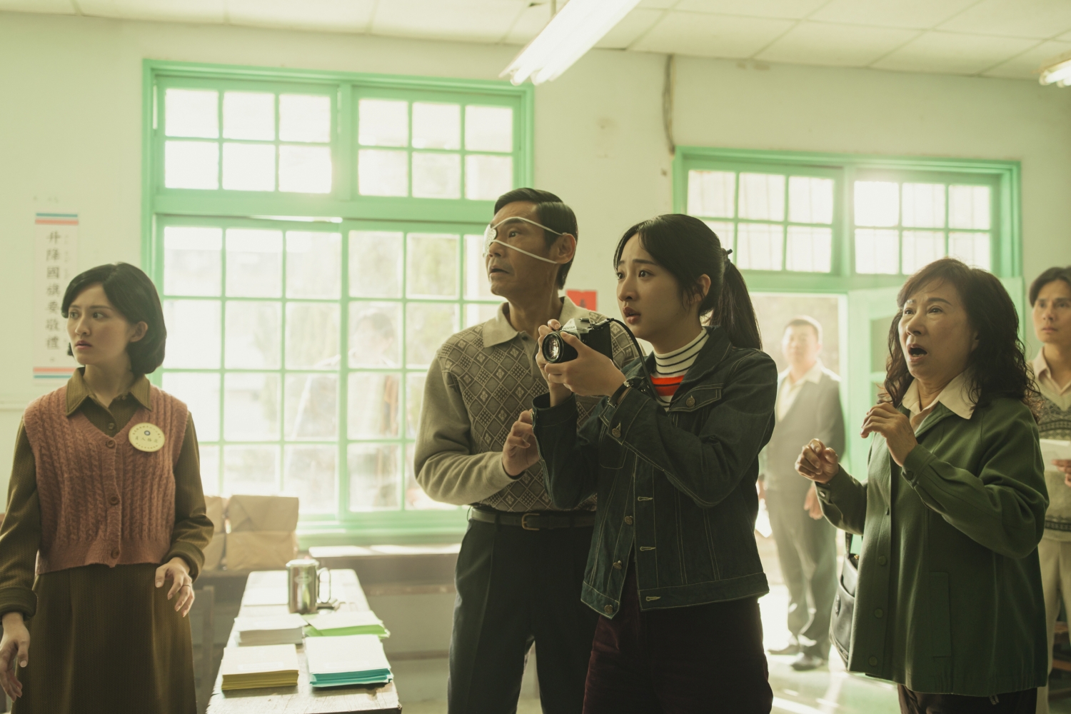 那17分鐘藏了什麼？《那張照片裡的我們》導演版揭開1977隱藏真相