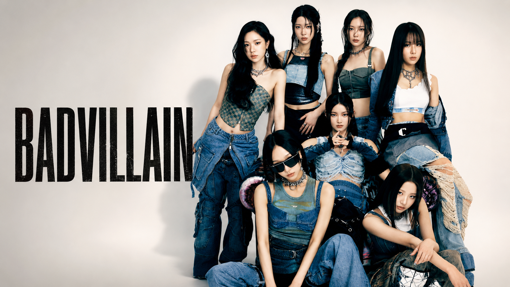 BADVILLAIN女子團體宣傳照，七名成員穿著牛仔風格服裝合影