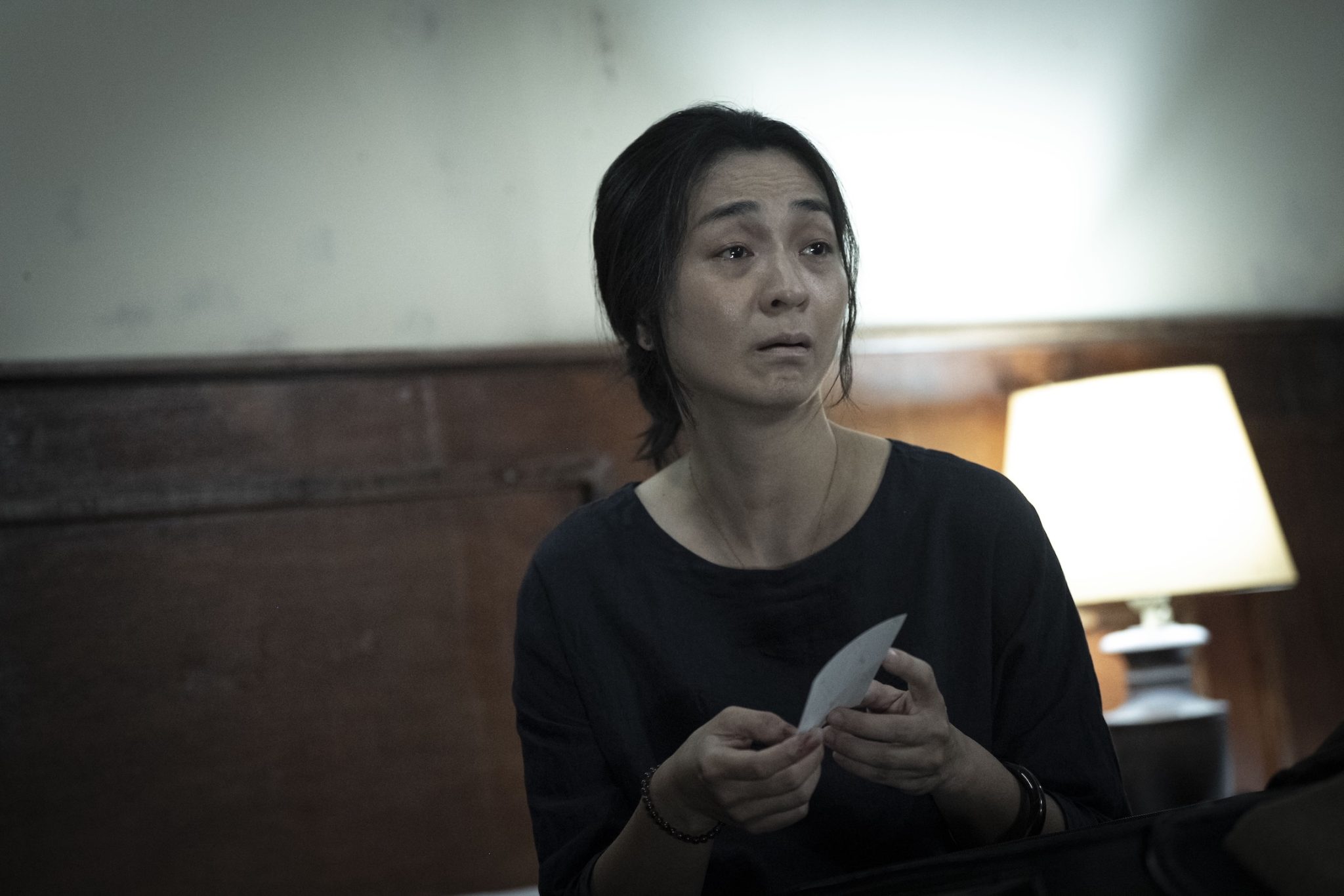 《粽邪4：坤蒂拉娜》陳雪甄中邪戲幕後：冷水、吊掛與浴室肉搏