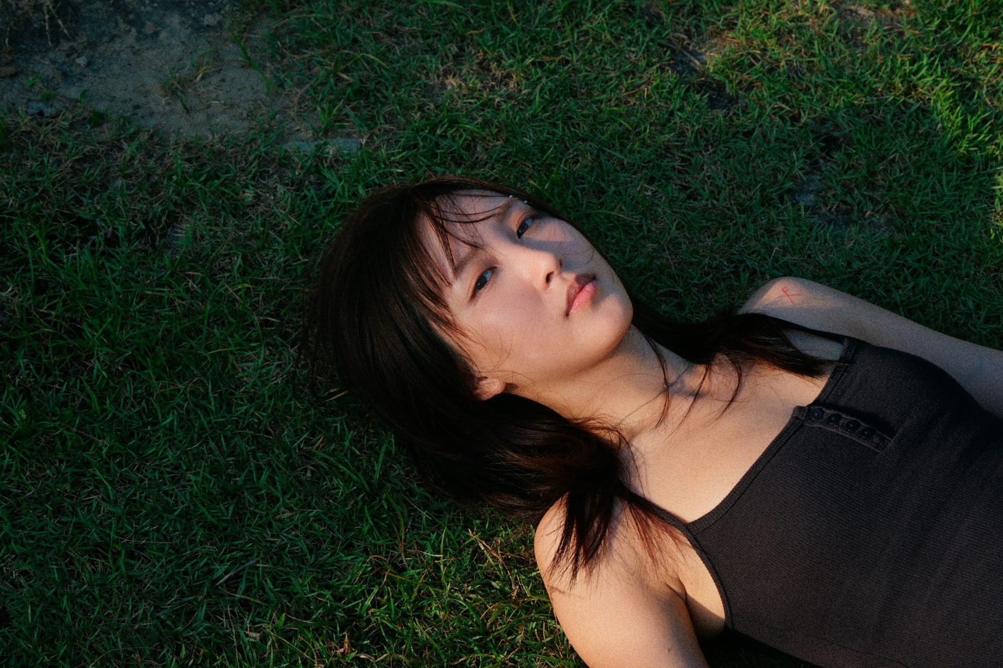LAWA〈火花〉藝人宣傳照;用於人物與單曲辨識