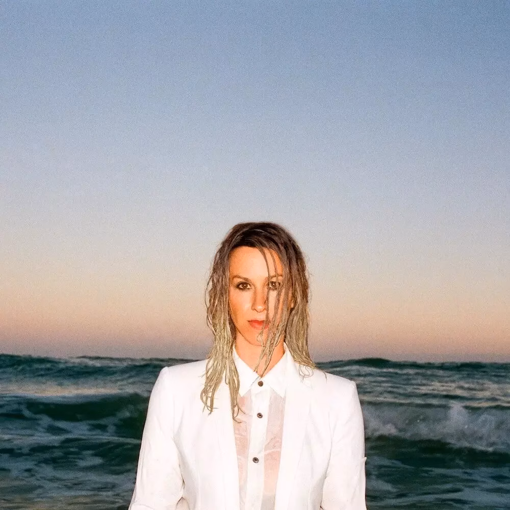 Alanis Morissette如何讓《Jagged Little Pill》的憤怒成為主流女性寫作？