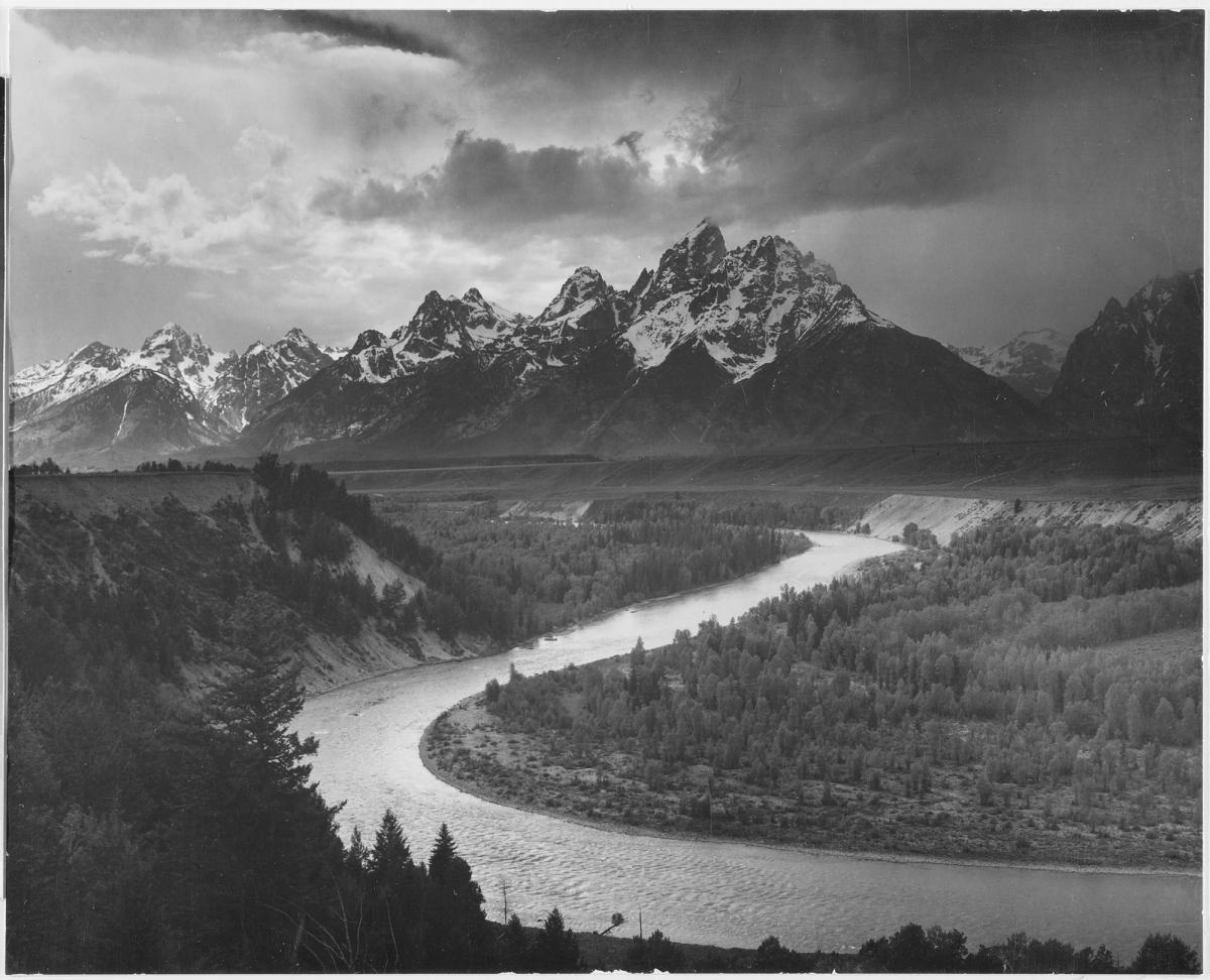 Ansel Adams 黑白山景攝影,呈現區域系統、階調控制與自然保育視野