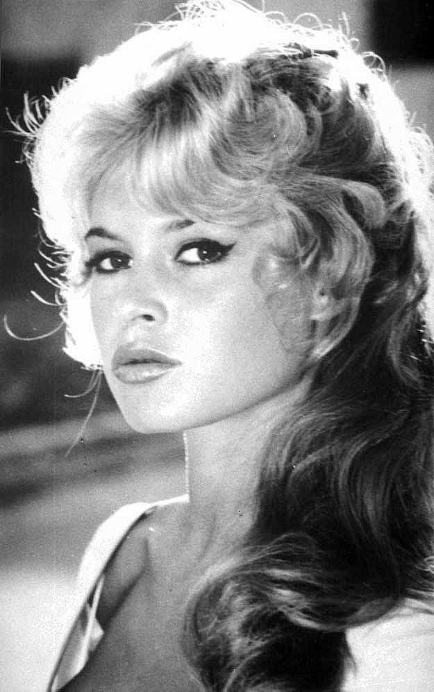 Brigitte Bardot如何改變法國電影?明星制度、銀幕形象與爭議遺產人物/主題封面