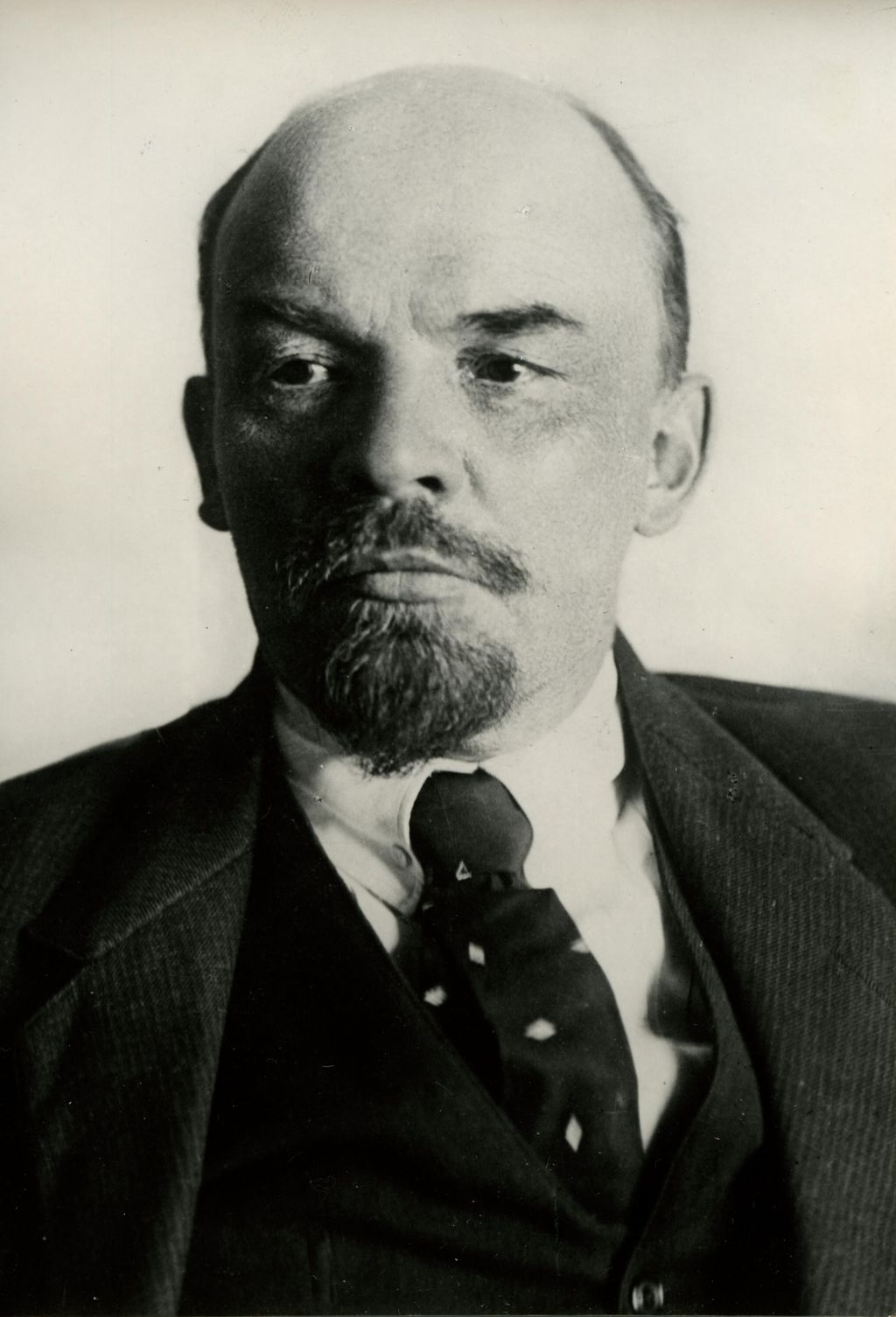 Vladimir Lenin 的重要貢獻：革命政黨、帝國主義分析與國家理論