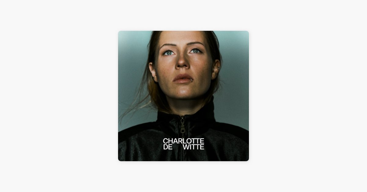 Charlotte de Witte如何從Raving George走到Techno核心？KNTXT、首張同名專輯與《Amor》