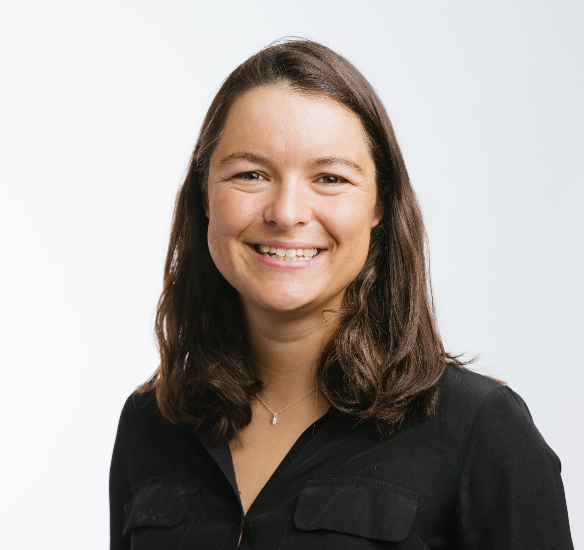 Chelsea Finn 如何把元學習、機器人控制與視覺語言行動接到可靠 AI？從少樣本適應到具身代理