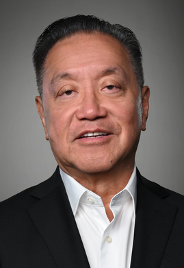Hock Tan與Broadcom AI網路、VMware Cloud Foundation及私有雲平台治理意象