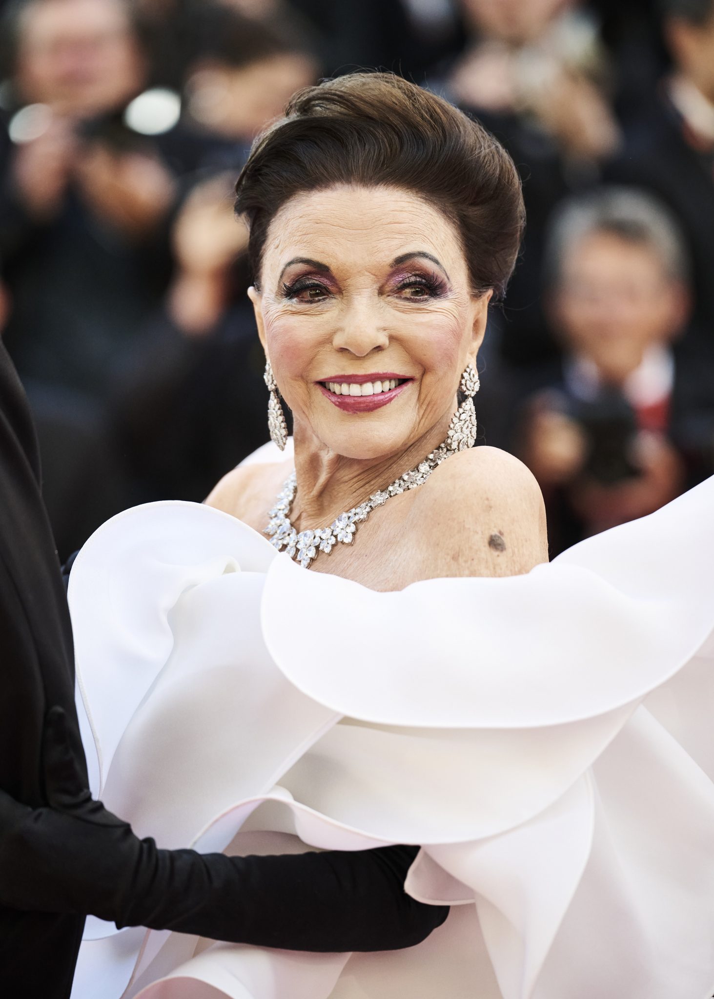Joan Collins 如何以《Dynasty》重寫中年女性明星位置？