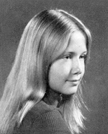 Linnea Quigley如何成為邪典恐怖片的經典臉孔?Scream Queen、B級片與影迷文化人物/主題封面