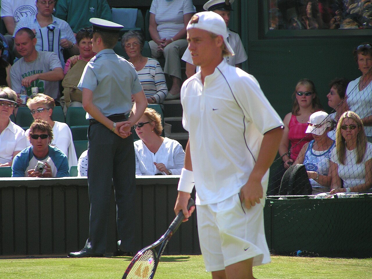 Lleyton Hewitt 2004 年 Wimbledon 場上比賽畫面