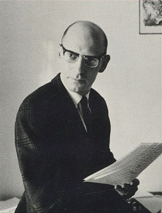 Michel Foucault《規訓與懲罰》為什麼讓全景敞視成為監控代名詞？真正被管理的不是眼睛，而是行為人物／主題封面