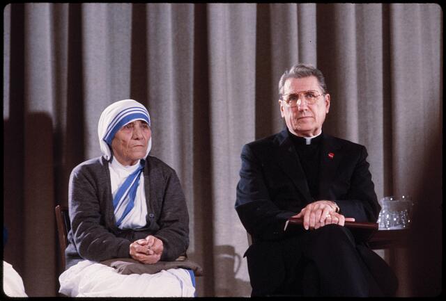 德蕾莎修女（Mother Teresa）是誰？加爾各答、仁愛傳教修女會與慈善醫療爭議