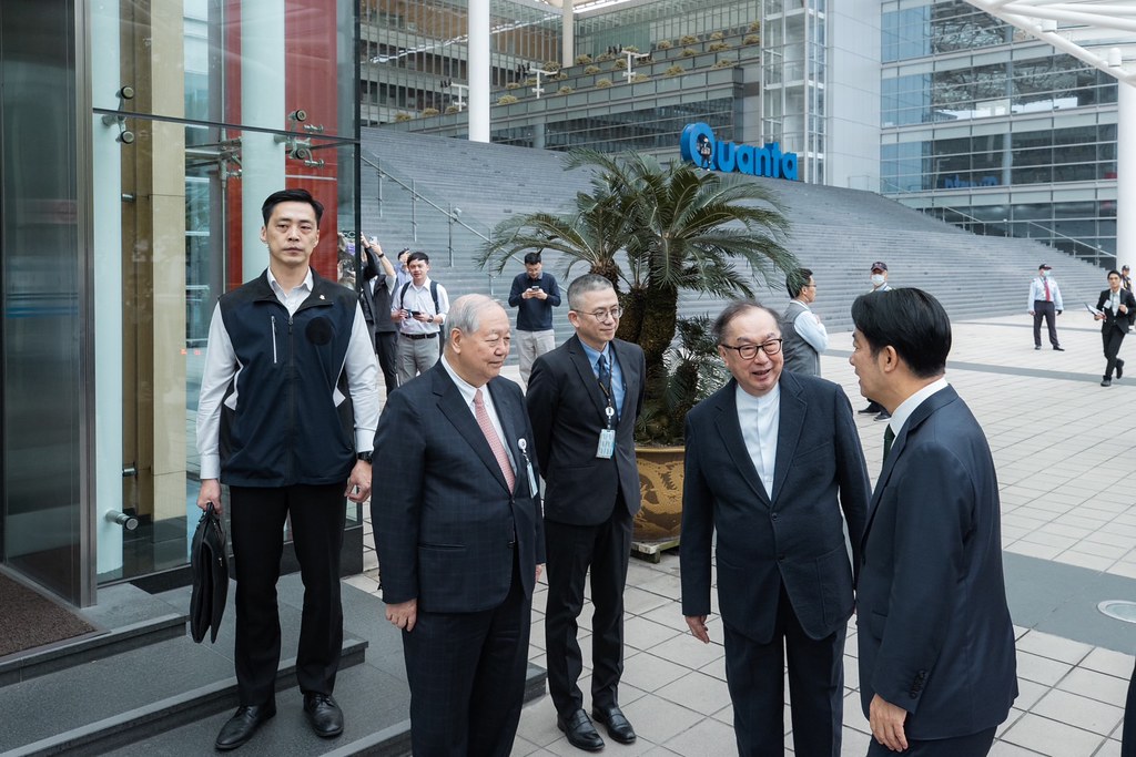 總統府記錄副總統參訪廣達與華亞科技園區的 ICT 產業活動現場