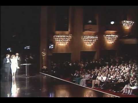 Sally Field 如何從《Gidget》走到兩座奧斯卡？電視定型、〈Norma Rae〉勞動女性與成熟母職角色