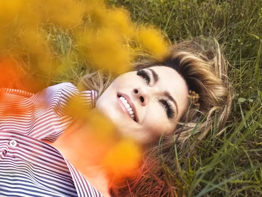 Shania Twain如何把《Come On Over》變成全球Country Pop？從聲音復健到《Little Miss Twain》