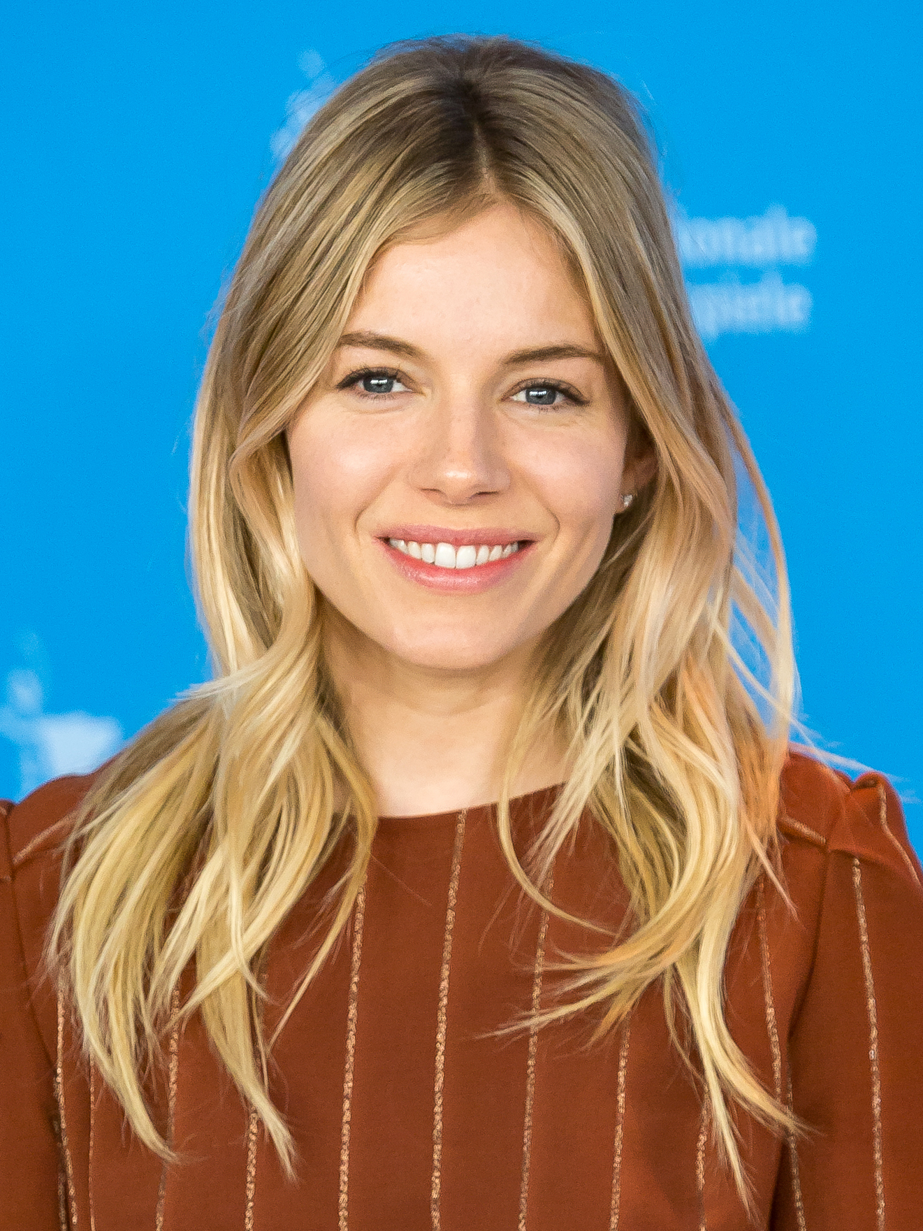 Sienna Miller如何擺脫It Girl標籤？表演、時尚與媒體敘事人物／主題封面