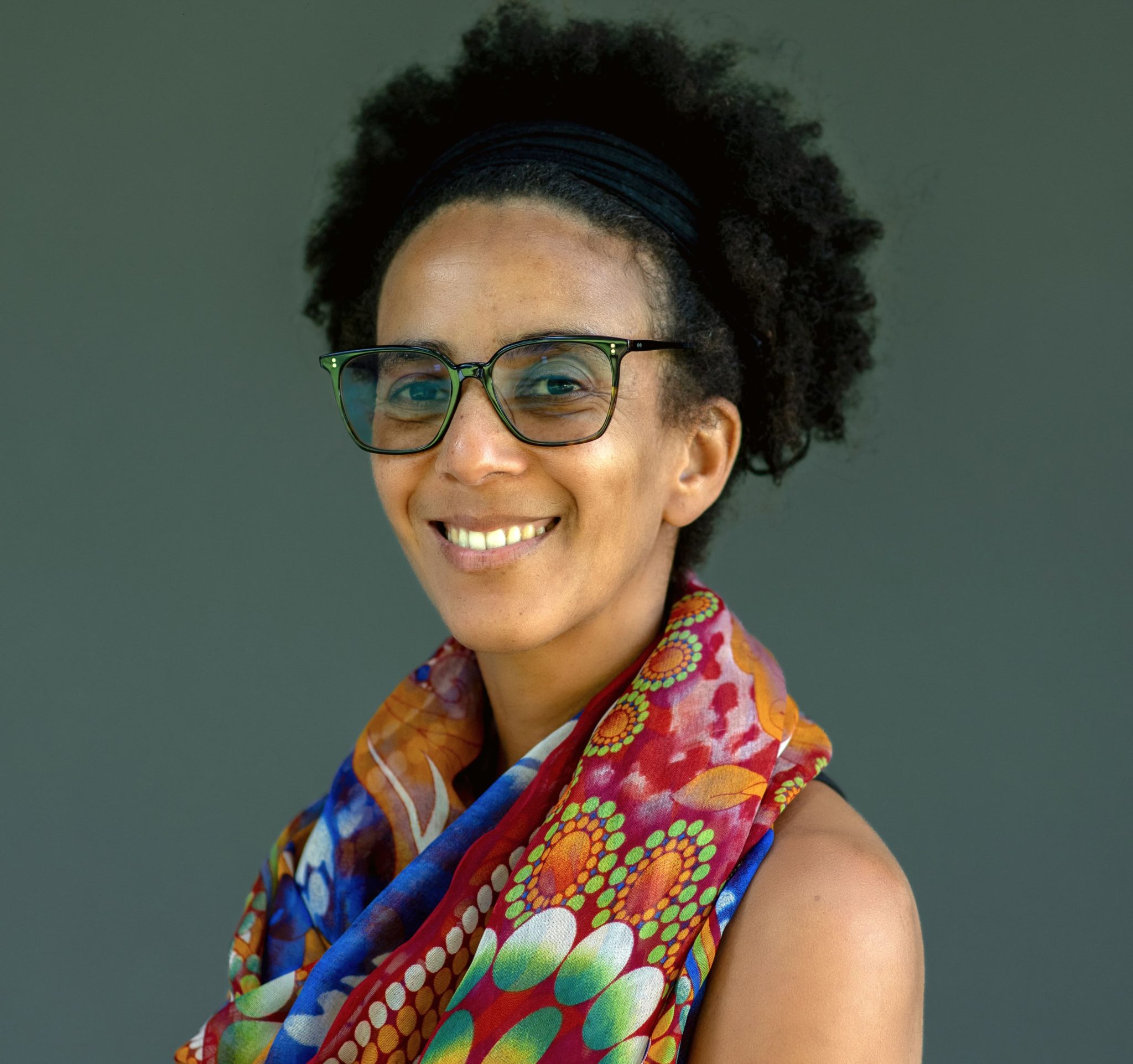 Timnit Gebru 如何拆穿 AI 的中立神話？從資料集、偏見到誰被模型遺漏