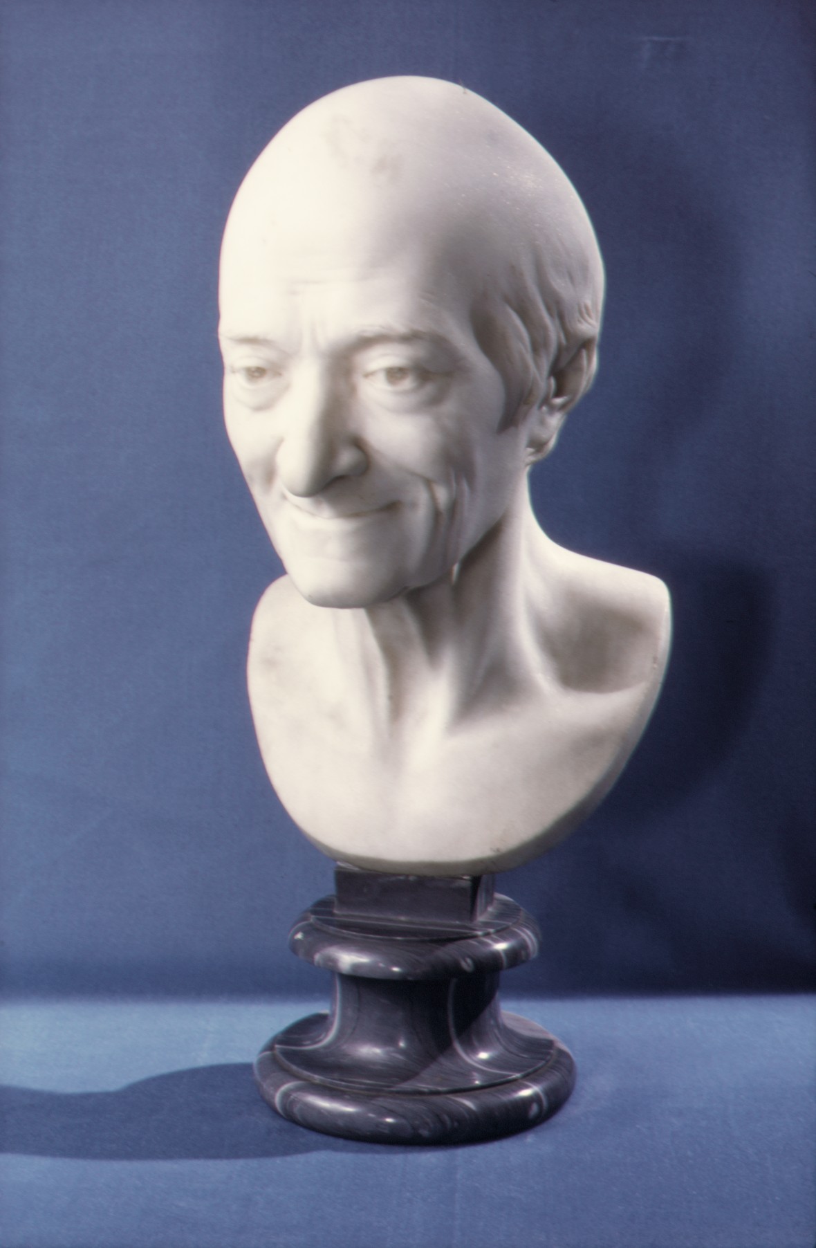 Voltaire 肖像;大都會藝術博物館館藏,用於辨識啟蒙時代作家與宗教寬容論述