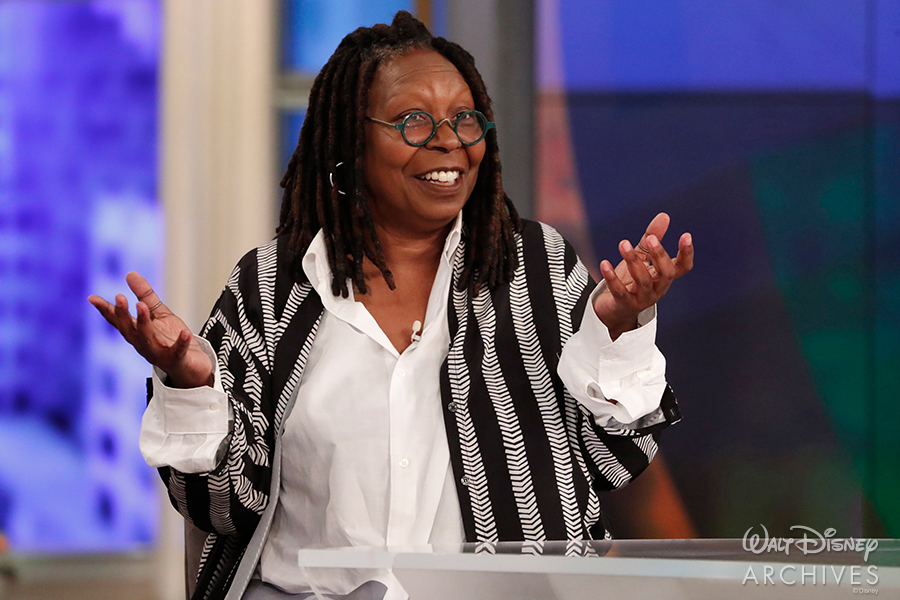 Whoopi Goldberg 如何從單人舞台走到《The View》？EGOT、《Ghost》奧斯卡與黑人女性主持權力