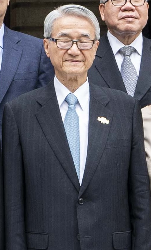 新竹市政府公開的新光人壽慈善基金會董事長吳東進官方活動肖像