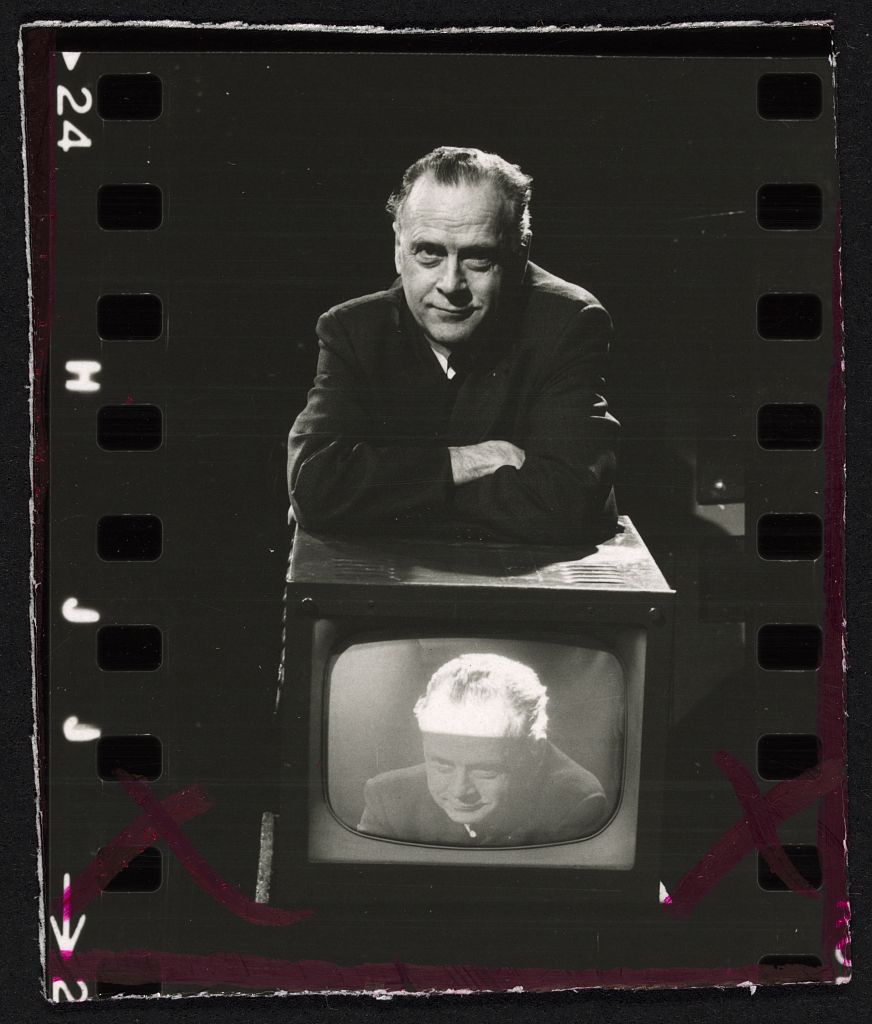 Marshall McLuhan 出現在電視前後的公眾領域照片，現代思想與媒介主題