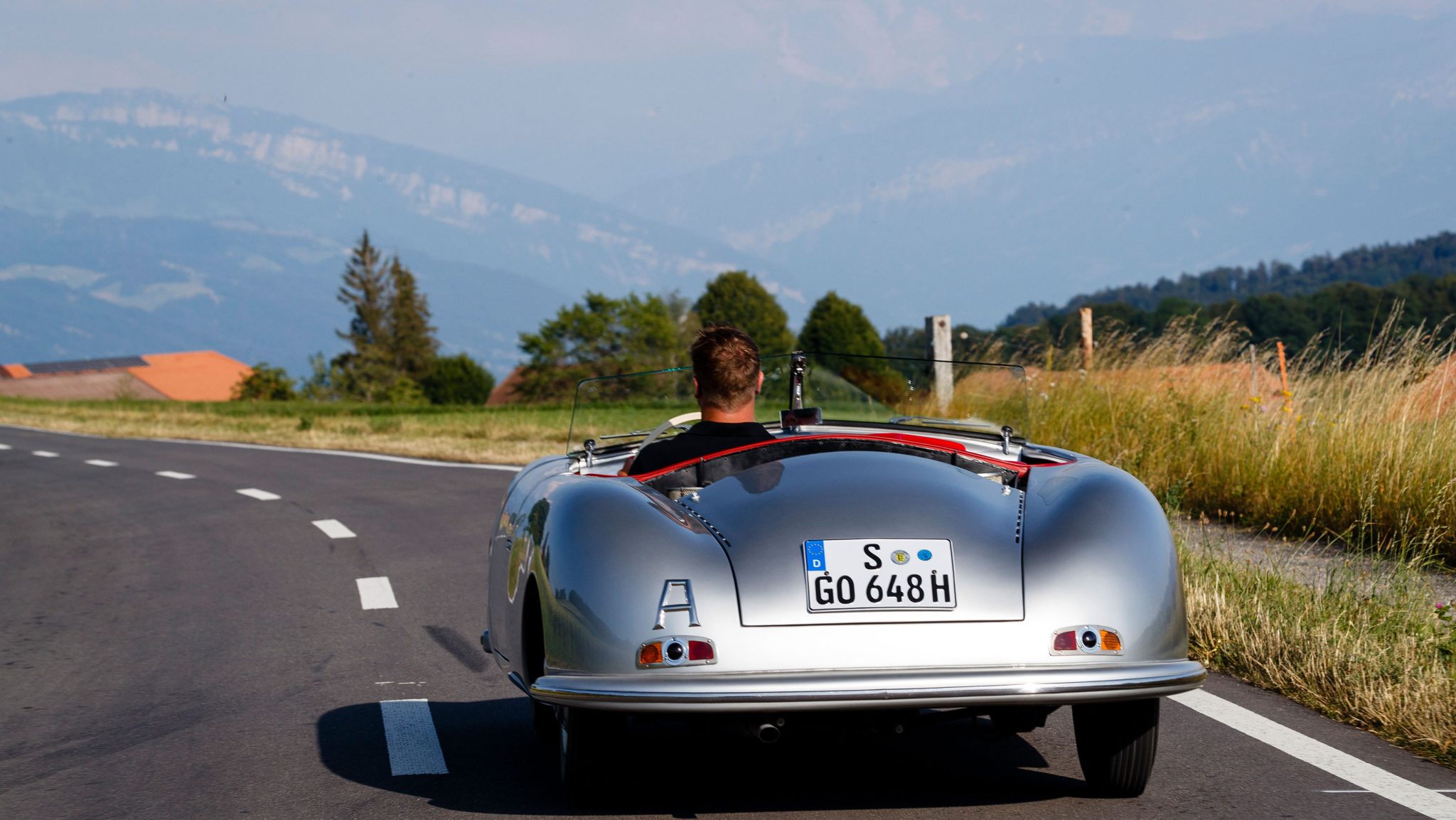 Porsche 356 No. 1 Roadster 官方照片，對應 Ferry Porsche、356、911 與跑車品牌起源