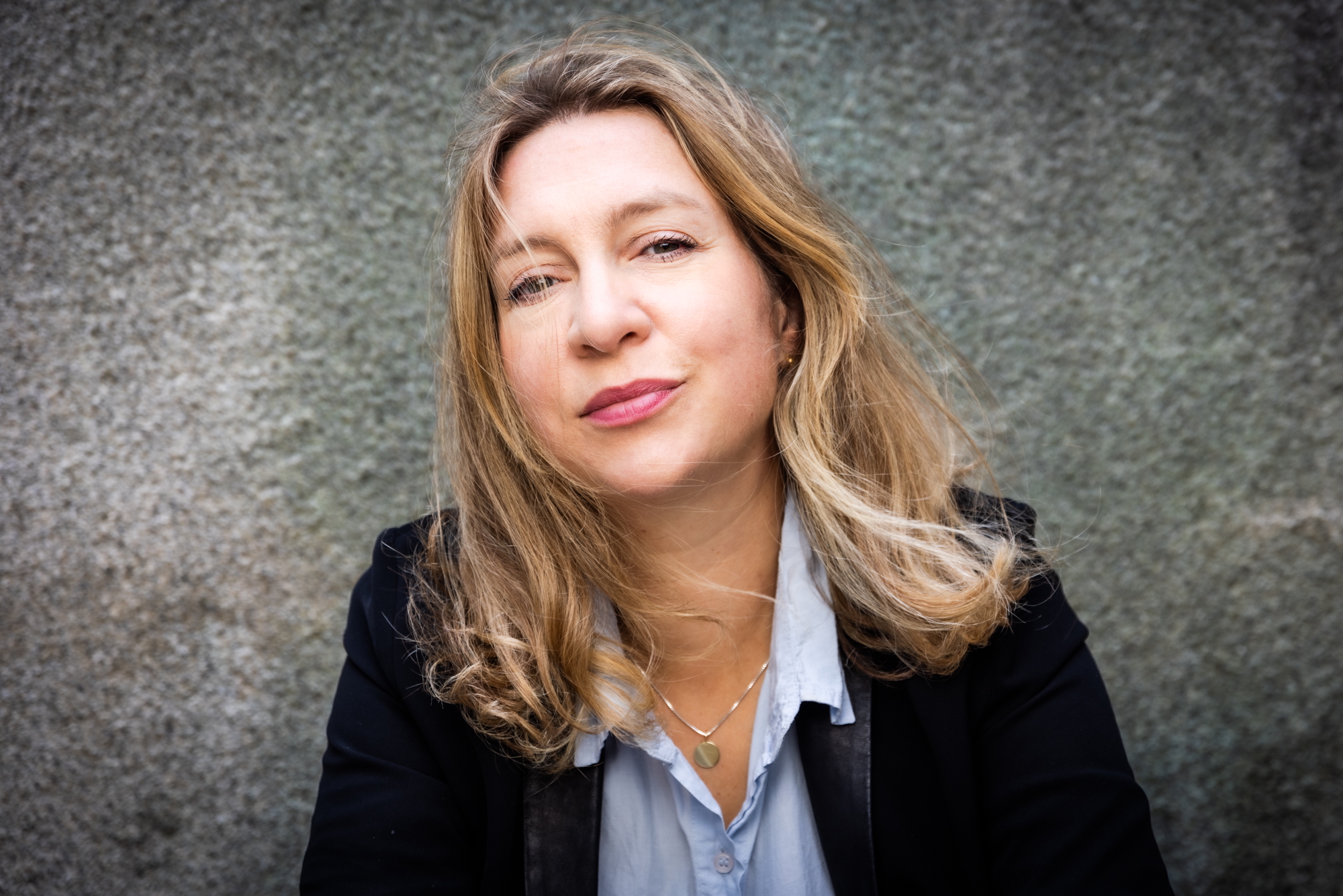 Taina Bucher 人物照,對應《If…Then》與演算法權力、平台治理研究